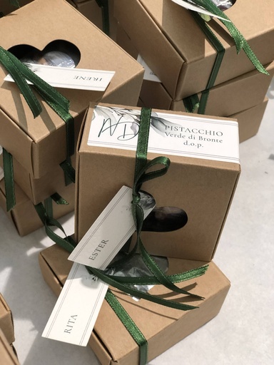 Portaconfetti  - Scatolina kraft con intaglio a cuore